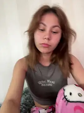 MilkKiss - Show tongue + close up