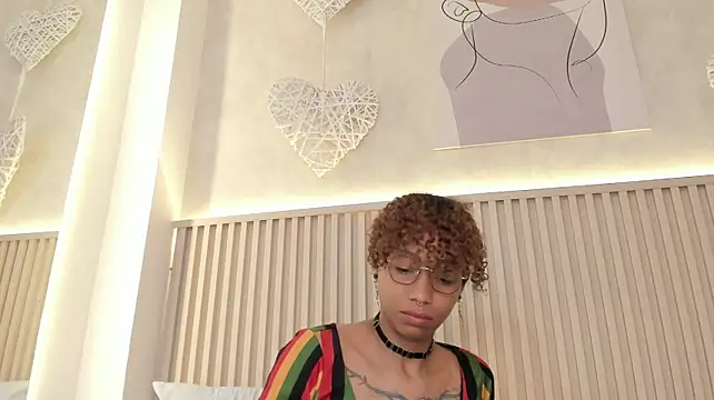 Daiana_curly - Happy start to the week guys
