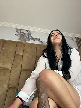 Emily_Trujillo - Oil on my tits 😈😙