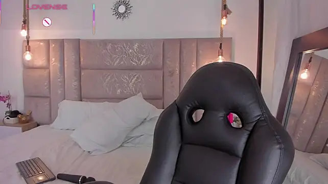 Oriana_Guzman - Make my ass red with spanks 💘