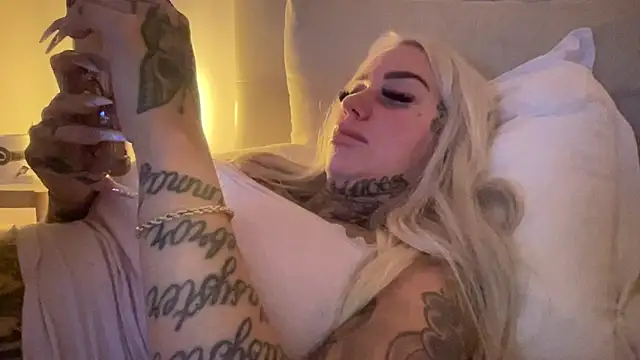 Paulinaalatalo - naked show ;)