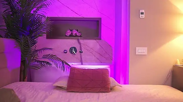 BiancaCain - a wet pussy is a happy pussy