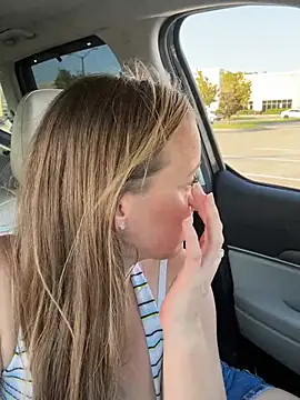 SkyelarSomer - Boobs out