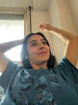 Belle_Lea - I TAKE OFF MY T-SHIRT IN FRONT MY FRIEND