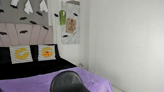 Elayha_28 - SUCK AND LICK MY FINGERS