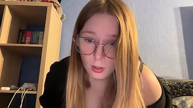 Thepretiestgirlhere