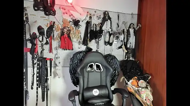 Evil_sammy - pull nipples very hard