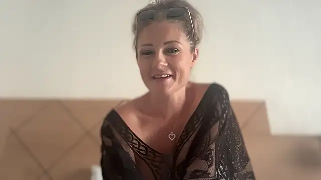 BlondeMilf82 - LAST TIPPER GETS NUDIE PIC