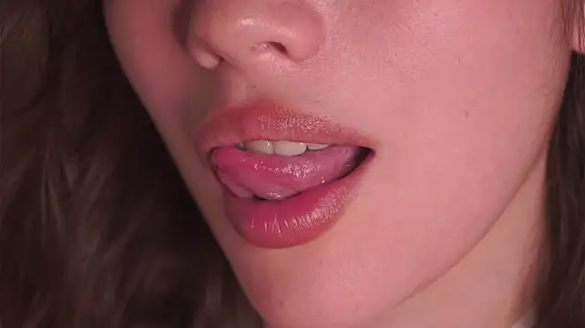 SherryBoone - Jiggle my ass close to cam