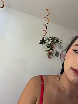 IvonneOwen - Fully naked pussy spread