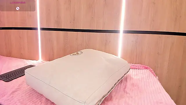Chloe_cortez - fingering hard and squirt