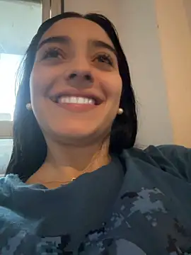 Belle_Lea - I TAKE OFF MY T-SHIRT IN FRONT MY FRIEND