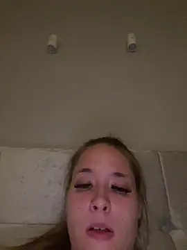 Poppylooloo - Show boobs
