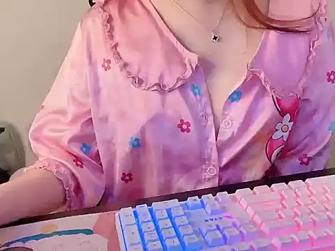 Miacandy23 - playing with a dildo