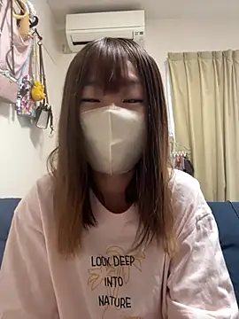 Marumaru_omaru - Tシャツめくっておへそ見せる