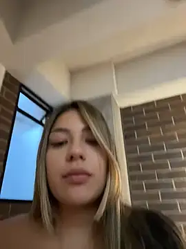 Latina_vanessa - Topless