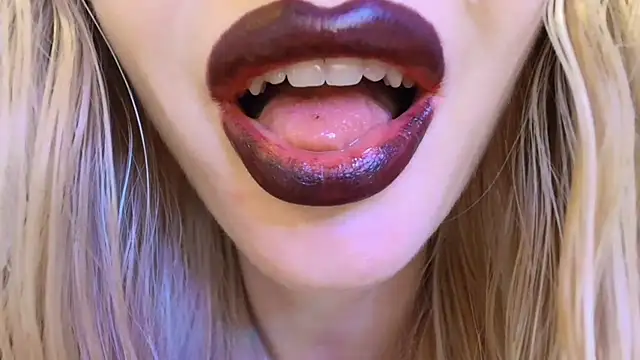 Velvet_kissx - How about some wetness?Booom 💦 😈 👄 🎇