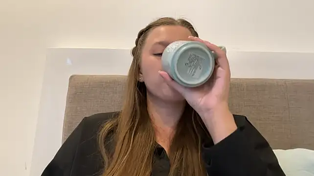 AmieLendor - Video masturbating my pussy in close-up