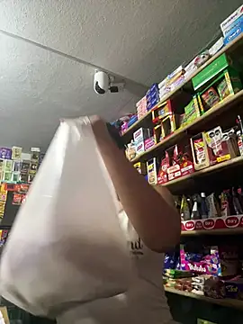 Lannabellx - Play with my boobs in the market 🤫