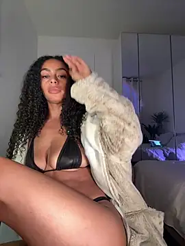 Yasmingarcia - Seduce dildo + explicit pic LT 😈