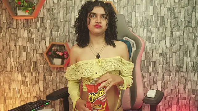 Bonniie_98_ - remove shirt - show tits