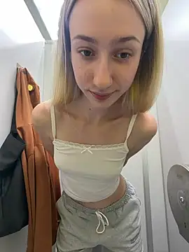 Lia-see-ya - Touch & play my Tits under top | WC 🫣💦