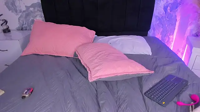 BellaaStorm - RUB MY TIGHT PUSSY AND SPANK ASS