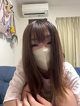Marumaru_omaru - Tシャツめくっておへそ見せる