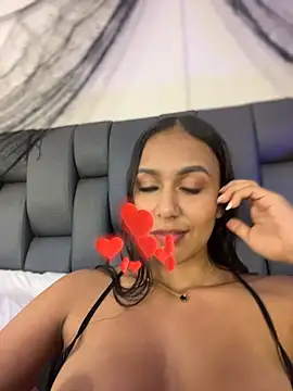MiilaBlake - DOGGY STYLE FINGERING REALLY DEEP