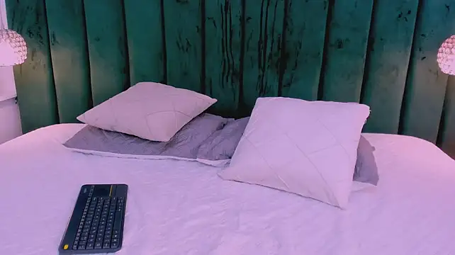Raven_Luxx - 🖤OILED BODY NAKED