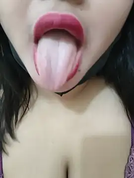 Beauty_Queen_Saniya - Show big boobs