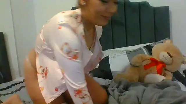 Charl_XOXO - play with toy and baby oil body