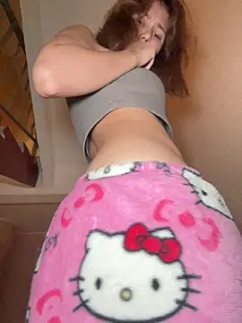 MilkKiss - take off my shorts and do doggy style