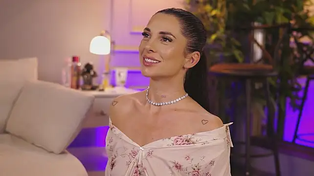 EllyLynne - Keep this smile on my face