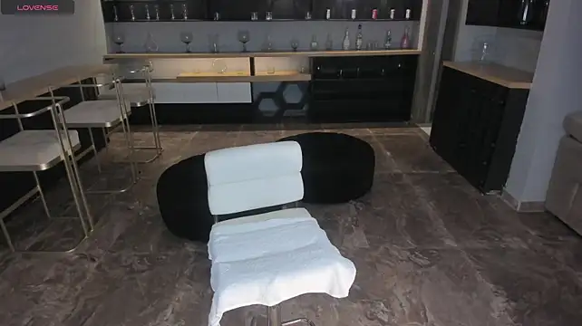 NiaHolland - Flash ass