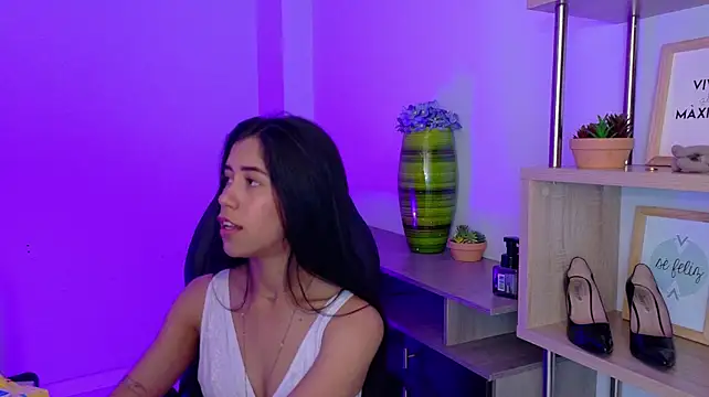 EmmiShery - masturbation under panties