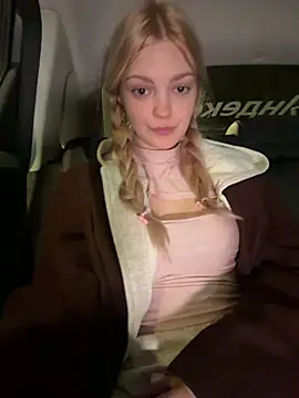 Elsawhere - showBIG BOOBS in bra behind driver🍒RISK