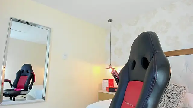 IRISCLARK1 - rub your pussy close to the camera