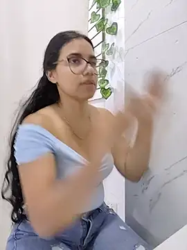 Alanahot94 - Playing with my nipples