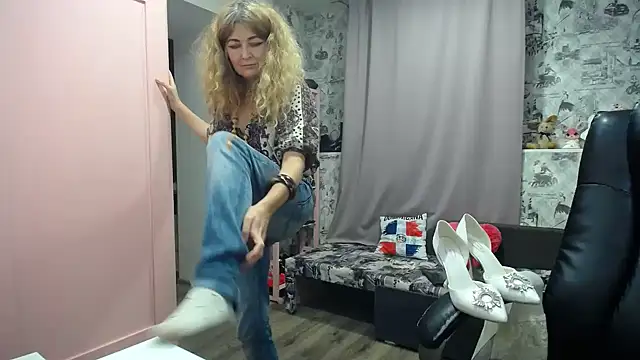 Helen1974 - Sexy Slutty Nylon Upskirts, Plus Heels!