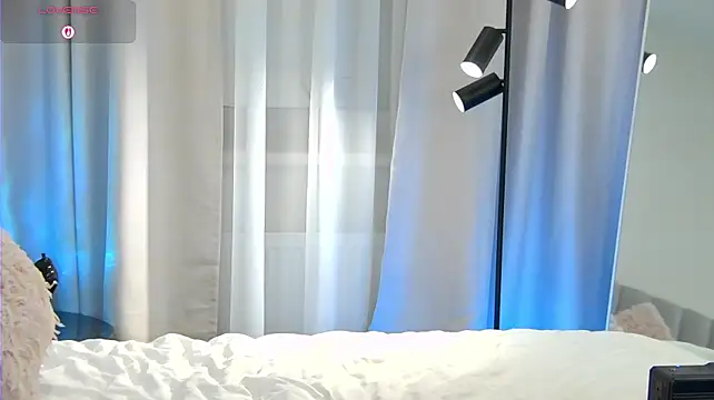 TrishaWinslet_ - touch me between my legsssss