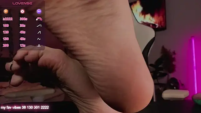 Juliette_Sunshine - sucking toes show