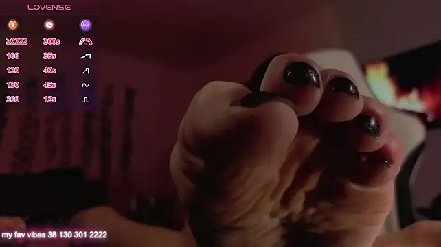Juliette_Sunshine - sucking toes show