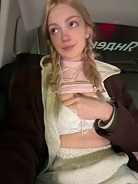 Elsawhere - GO TOPLESS under coat UBER🚕+ LT🔞 VIDEO