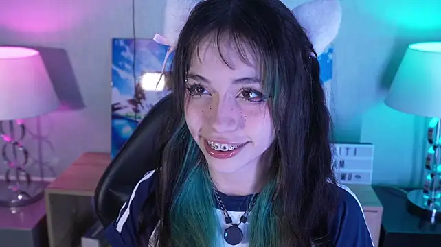 Kitticam - Spit my feet + suck it 💦