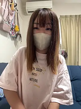Marumaru_omaru - Tシャツを脱ぐ