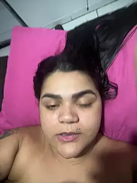 MorenaCariok - Dançar pelada com o plug no cu