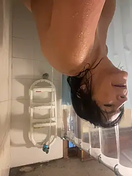 _Pamela04 - 2 fingers in my asshole in bar 🍑