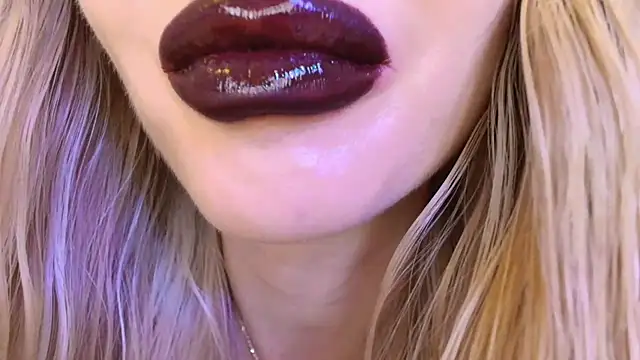Velvet_kissx - How about some wetness?Booom 💦 😈 👄 🎇