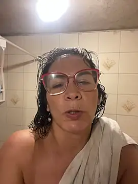 _Pamela04 - 2 fingers in my asshole in bar 🍑